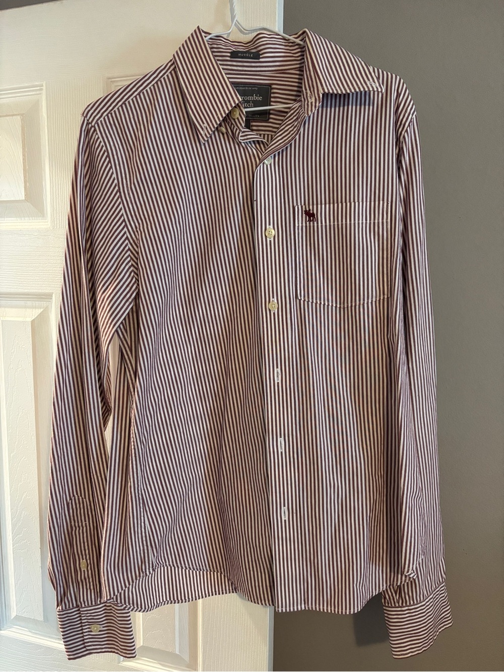 Abercrombie & Fitch Men’s Maroon Stripe Button-Up Shirt size medium